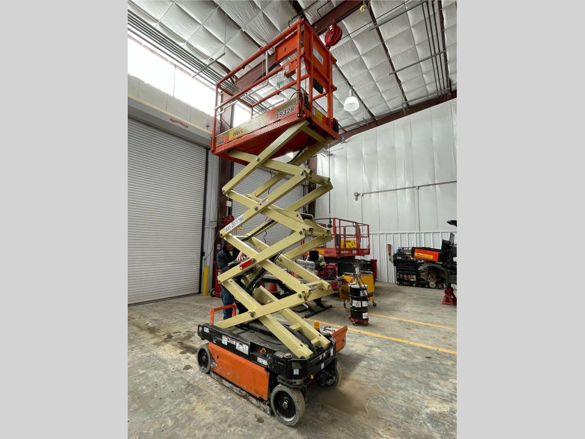 2018 JLG 1932R
