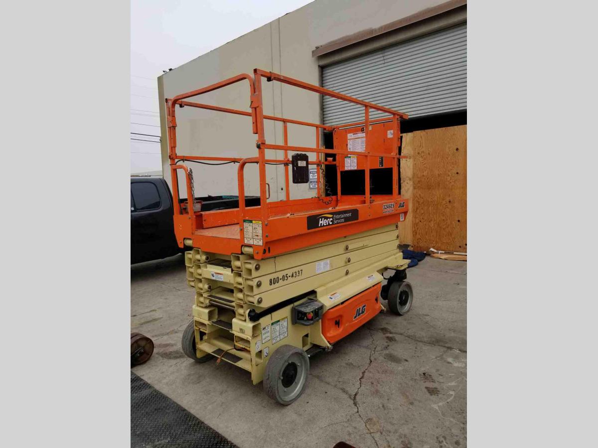 2015 JLG 3246ES
