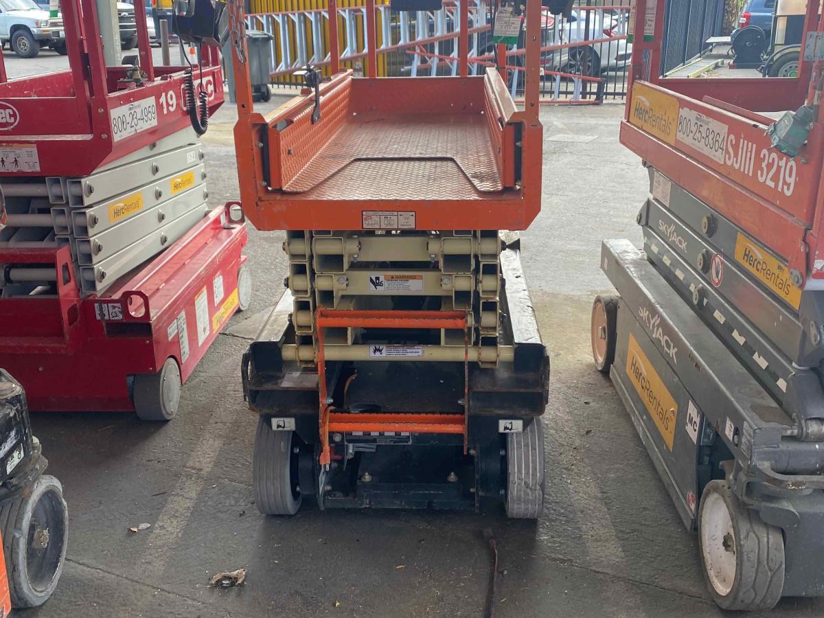 2017 JLG 1932R