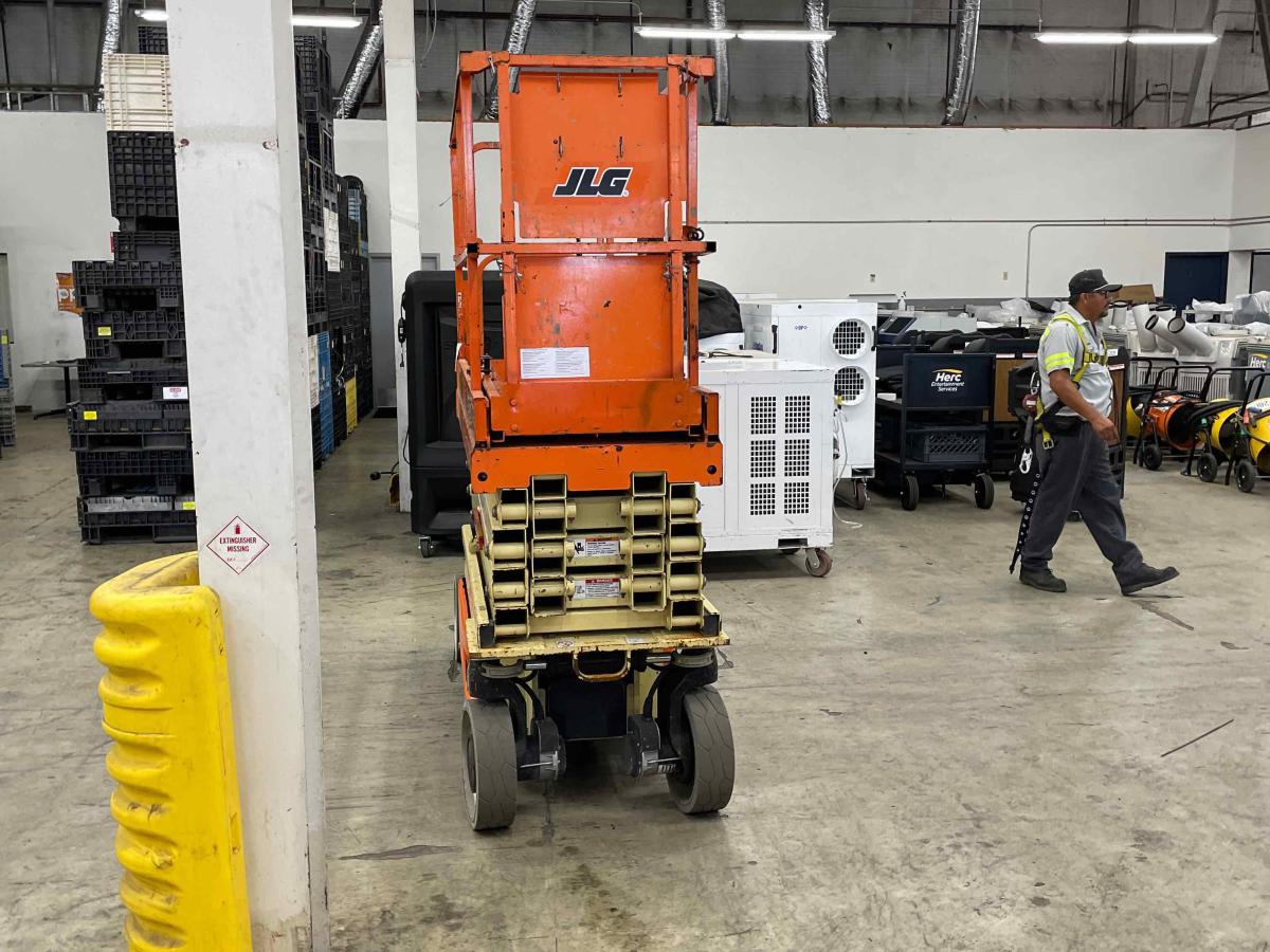 2017 JLG 2632ES