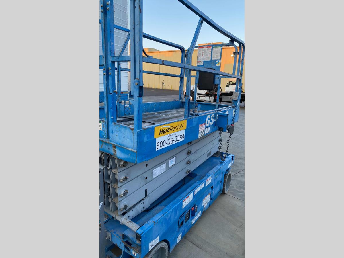 2015 Genie GS-3246