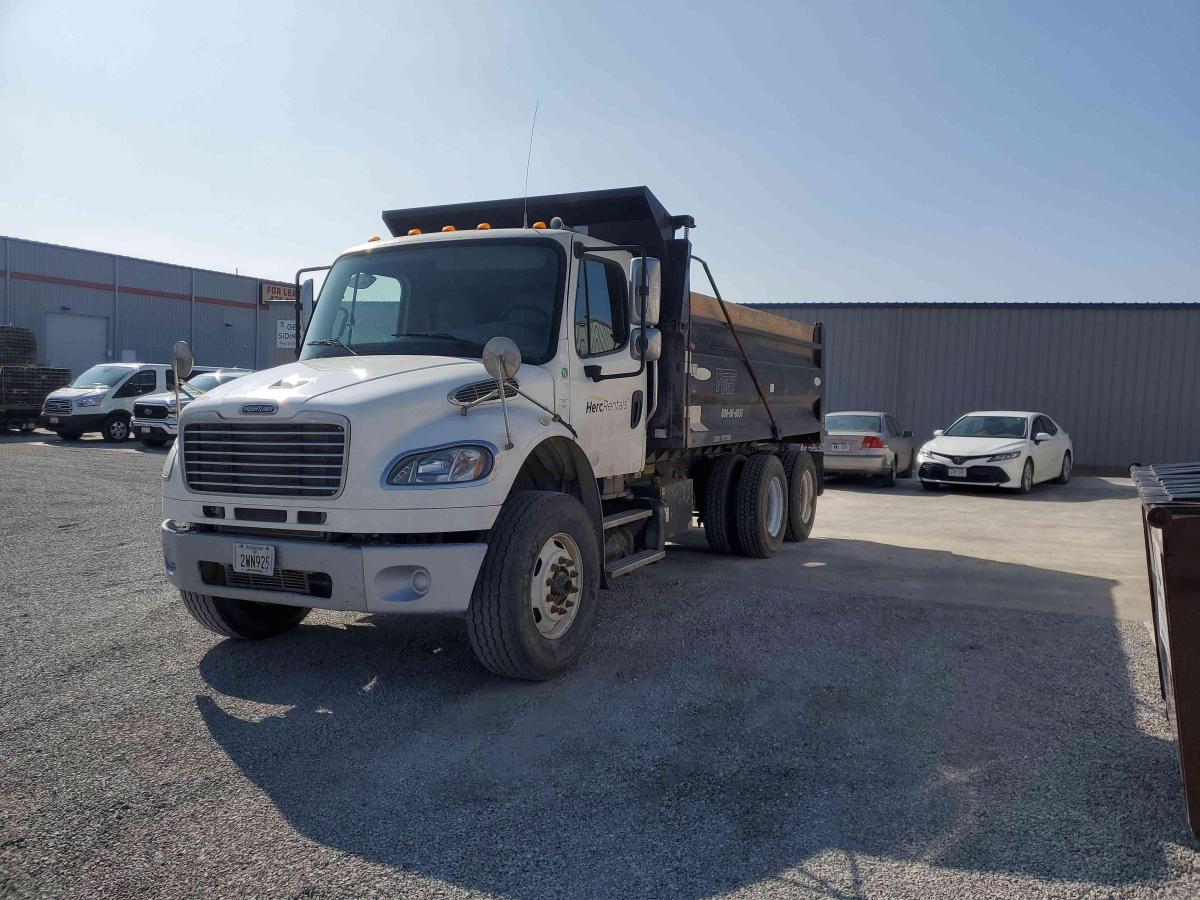 2016 Freightliner M2106-1
