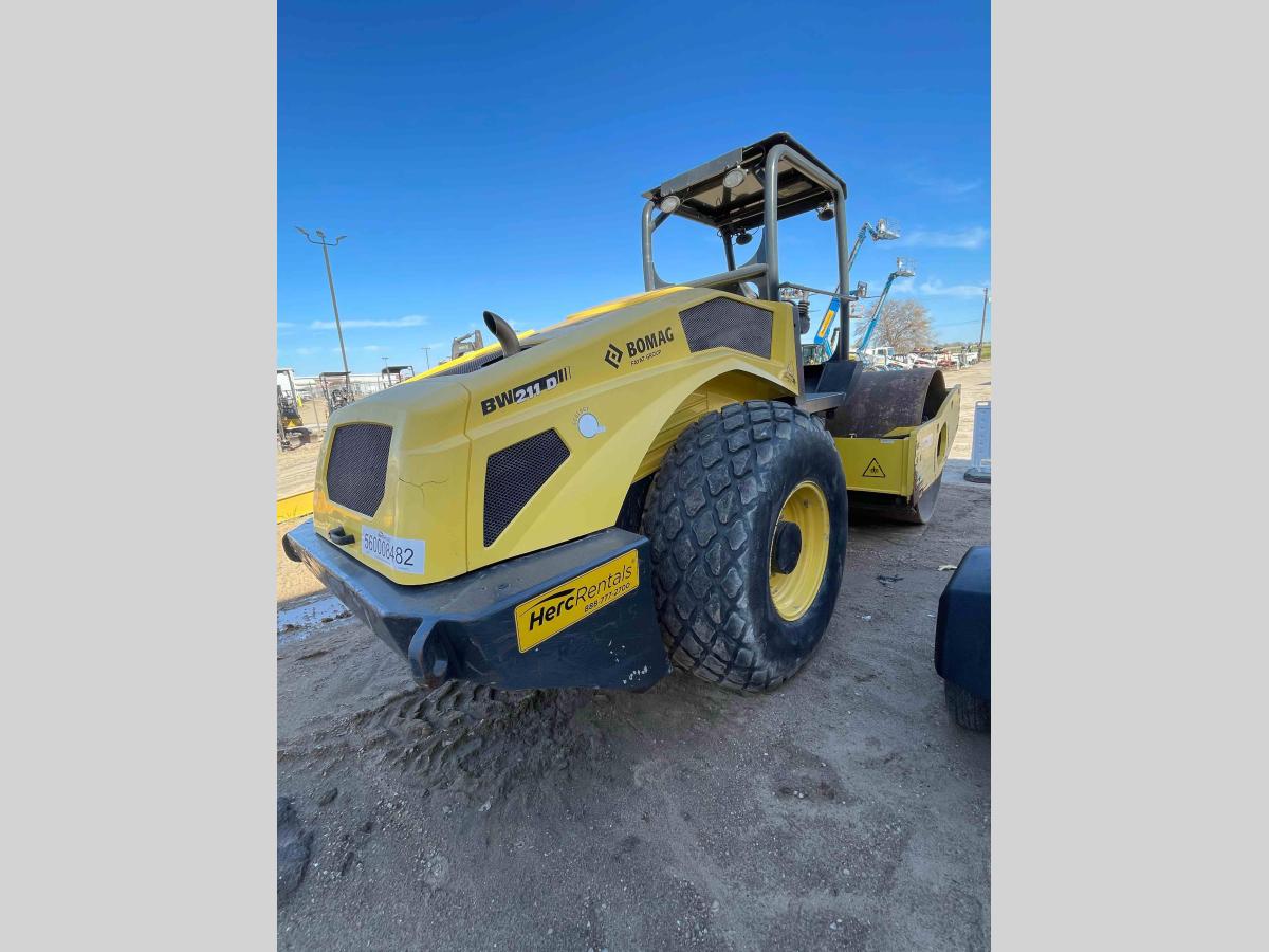 2017 BOMAG BW211D-5