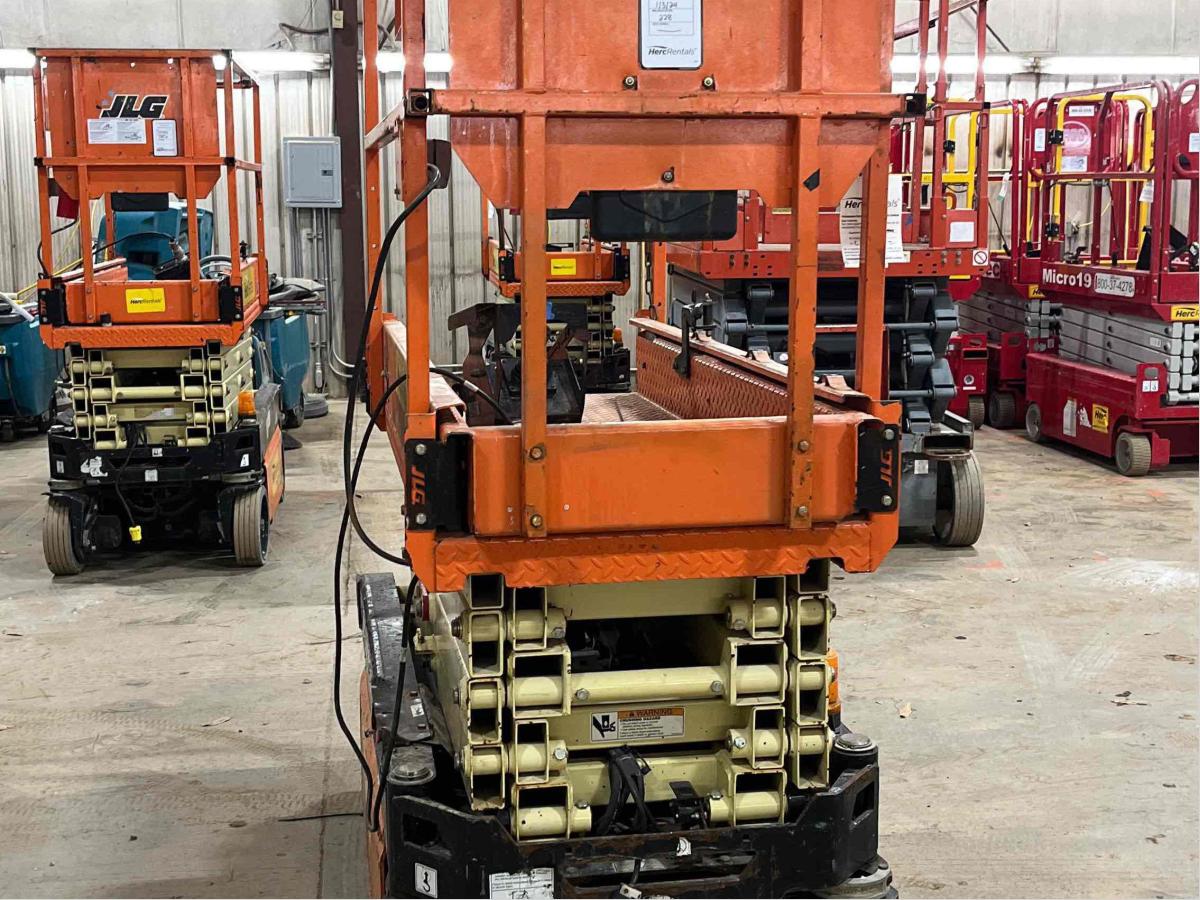 2018 JLG 1932R