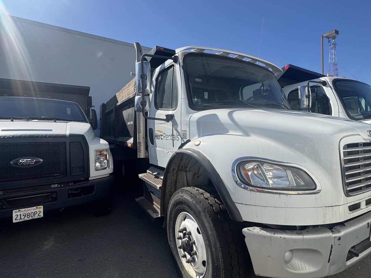 2017 Freightliner M2106