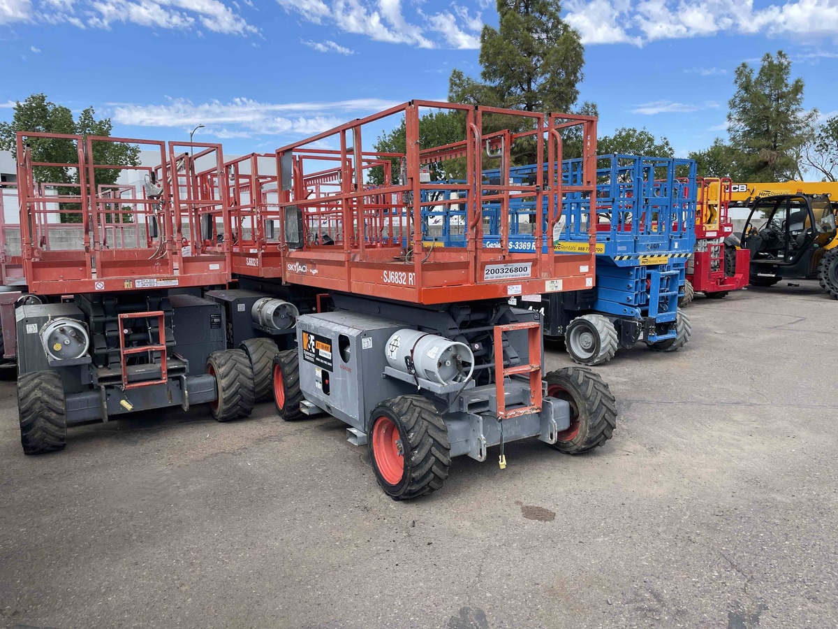 2015 Skyjack SJ-6832RT-2