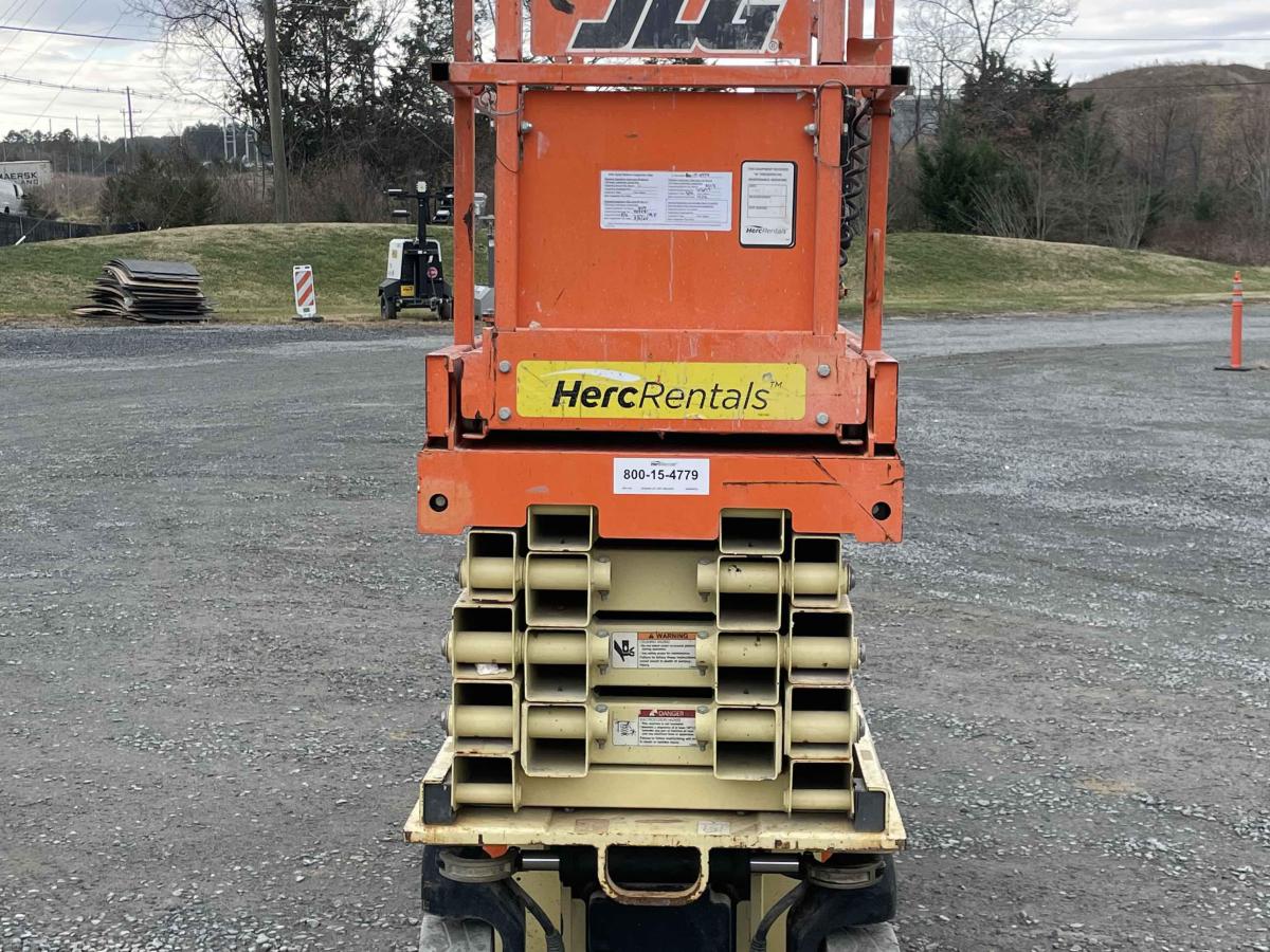 2017 JLG 2632ES