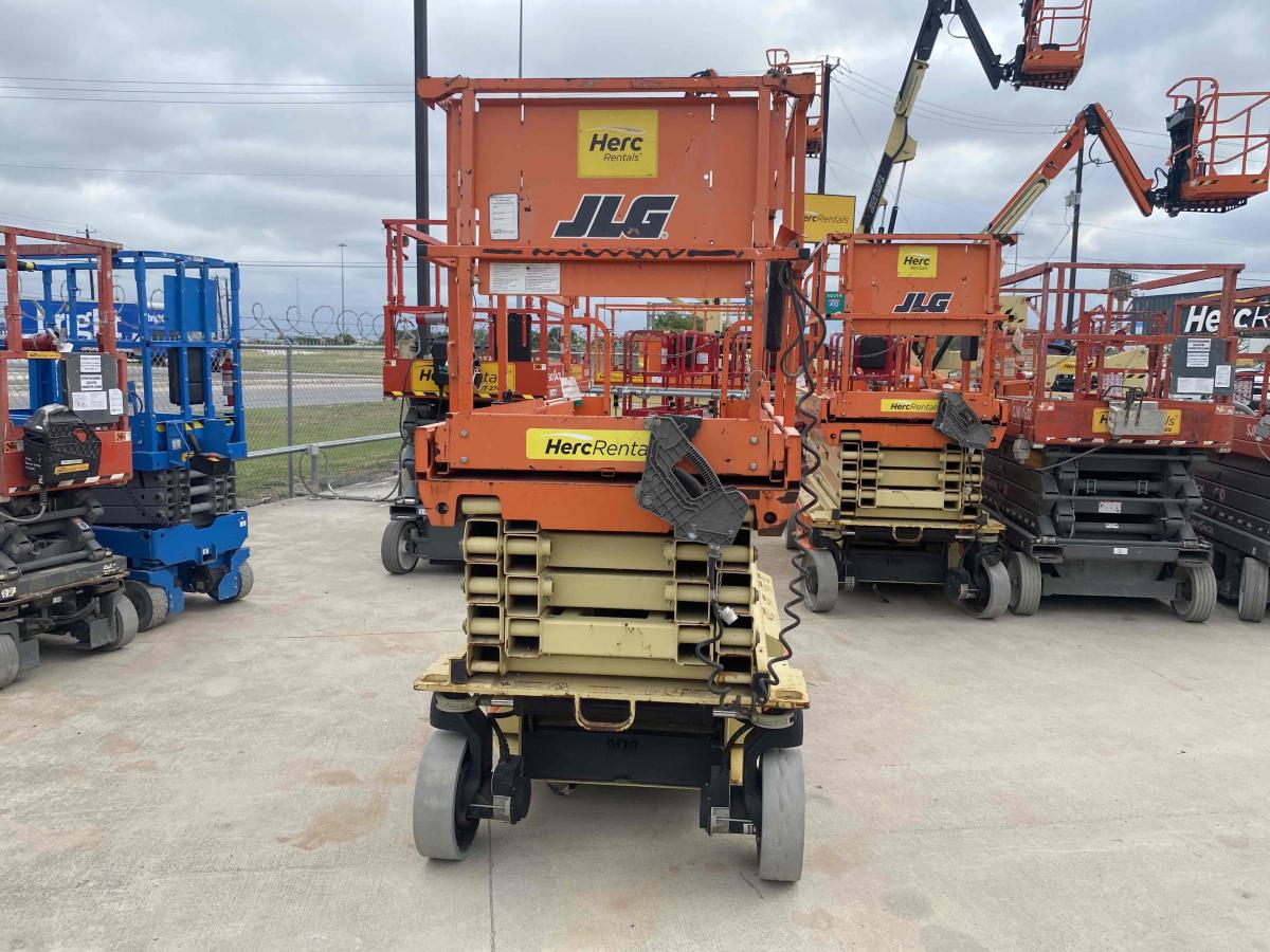 2017 JLG 2646ES
