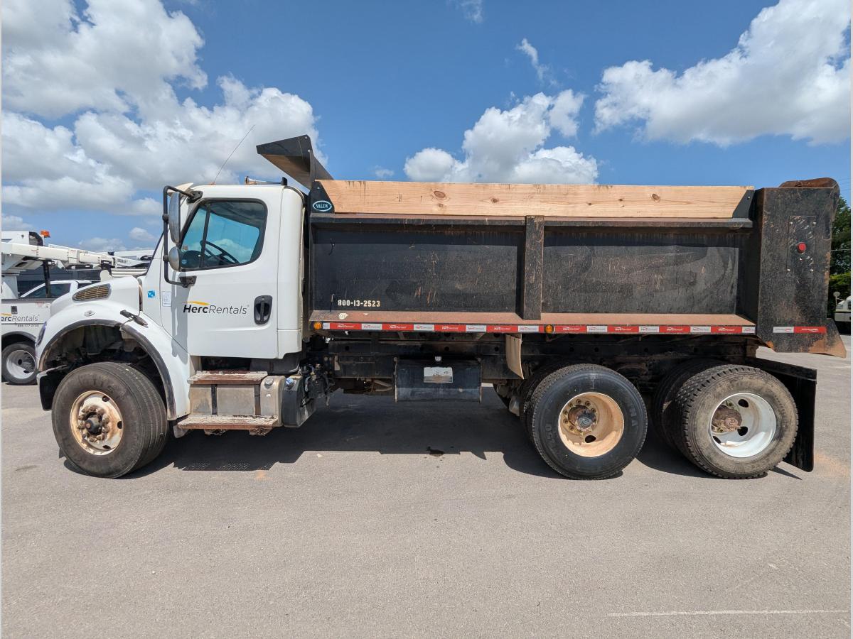 2017 Freightliner M2106-7