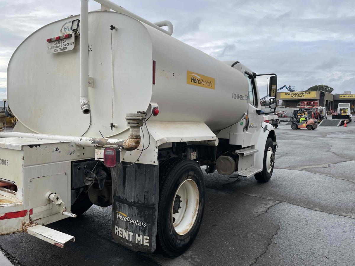2018 Freightliner M2106