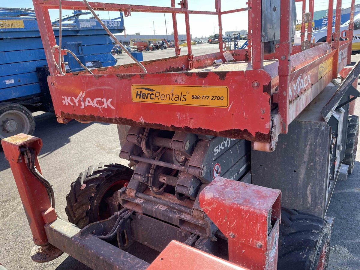 2018 Skyjack SJ-6826RT-4