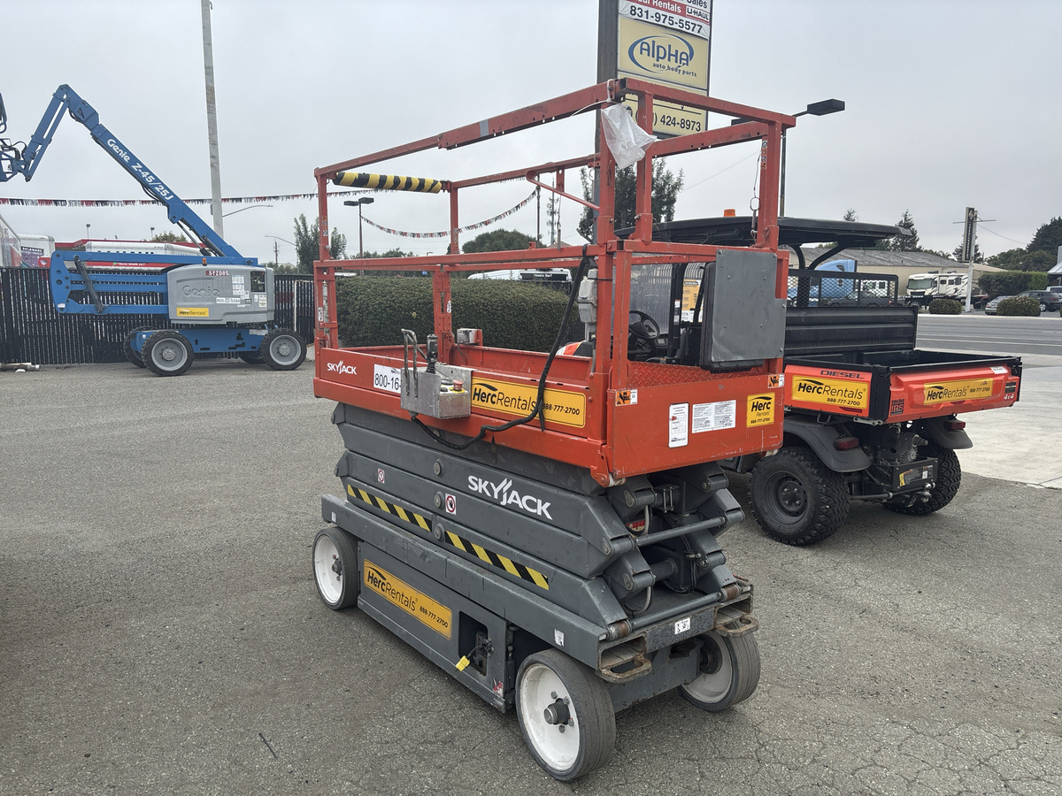 2017 Skyjack SJ3226
