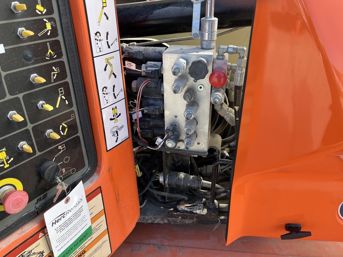 2016 JLG E450AJ-14