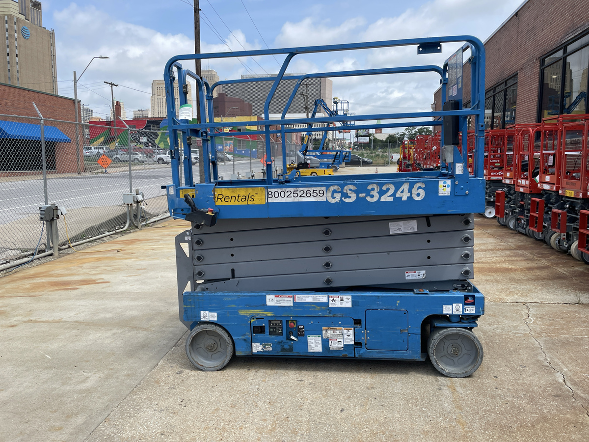 2019 Genie GS-3246 32 ft Electric Scissor Lift - 454 Hours — photo 1 of 7
