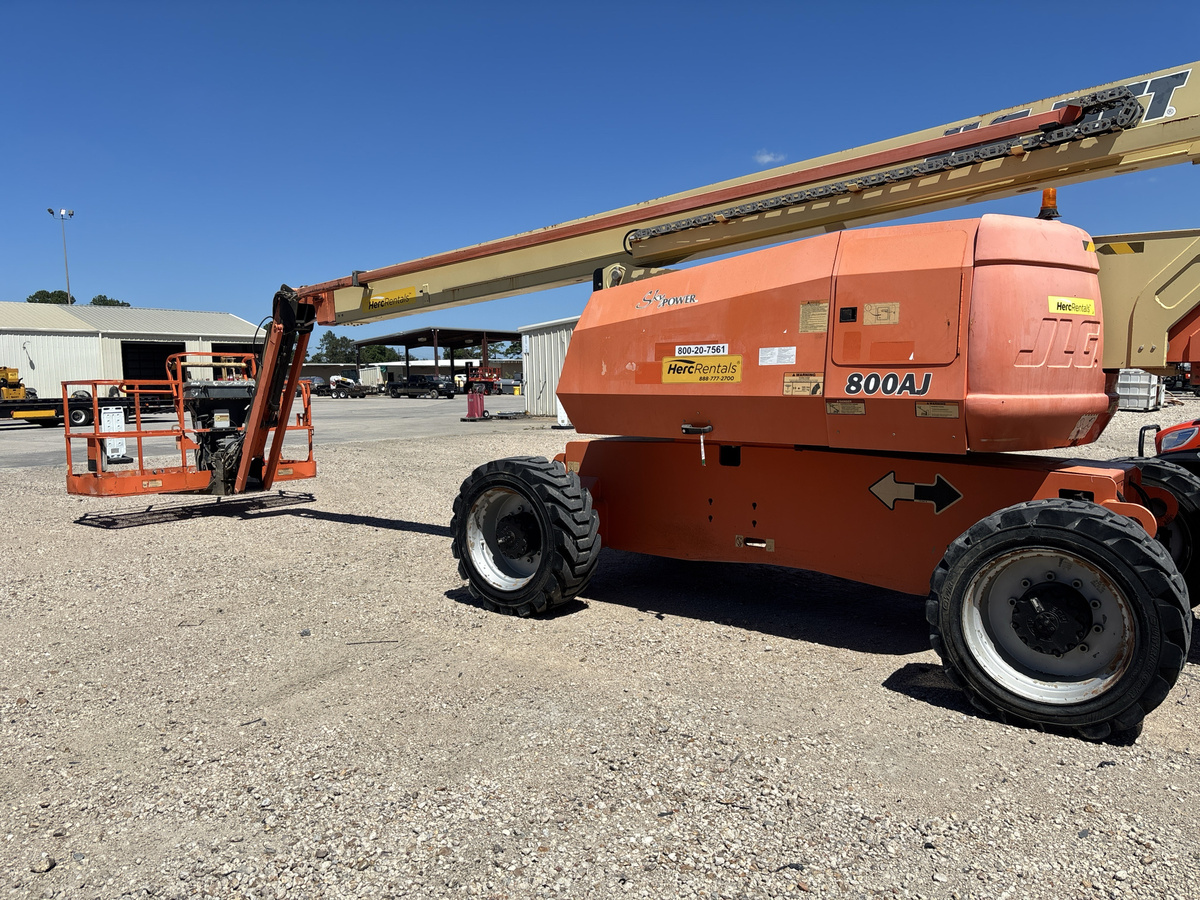 2018 JLG 800AJ-4