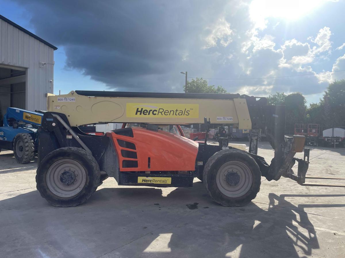 2017 JLG 1255