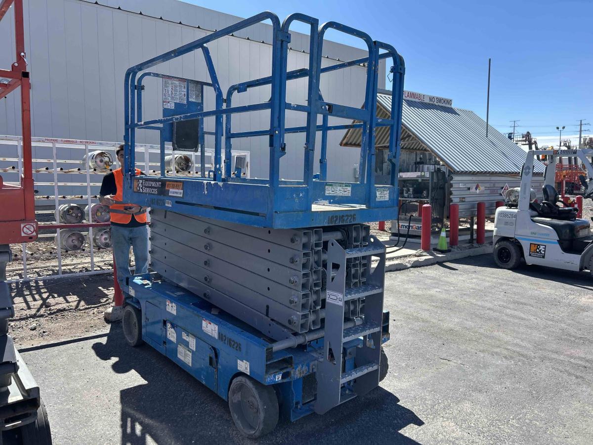 2017 Genie GS-4047