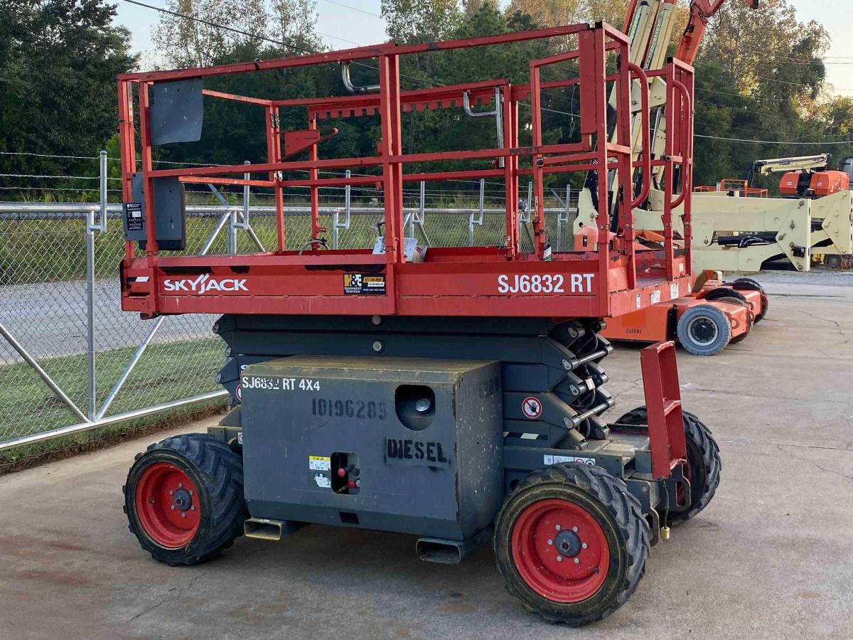 2016 Skyjack SJ-6832RT