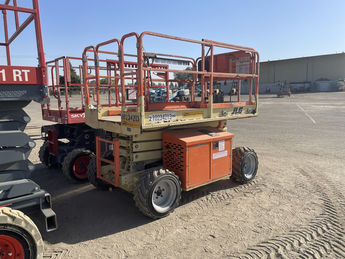 2017 JLG 260MRT-3