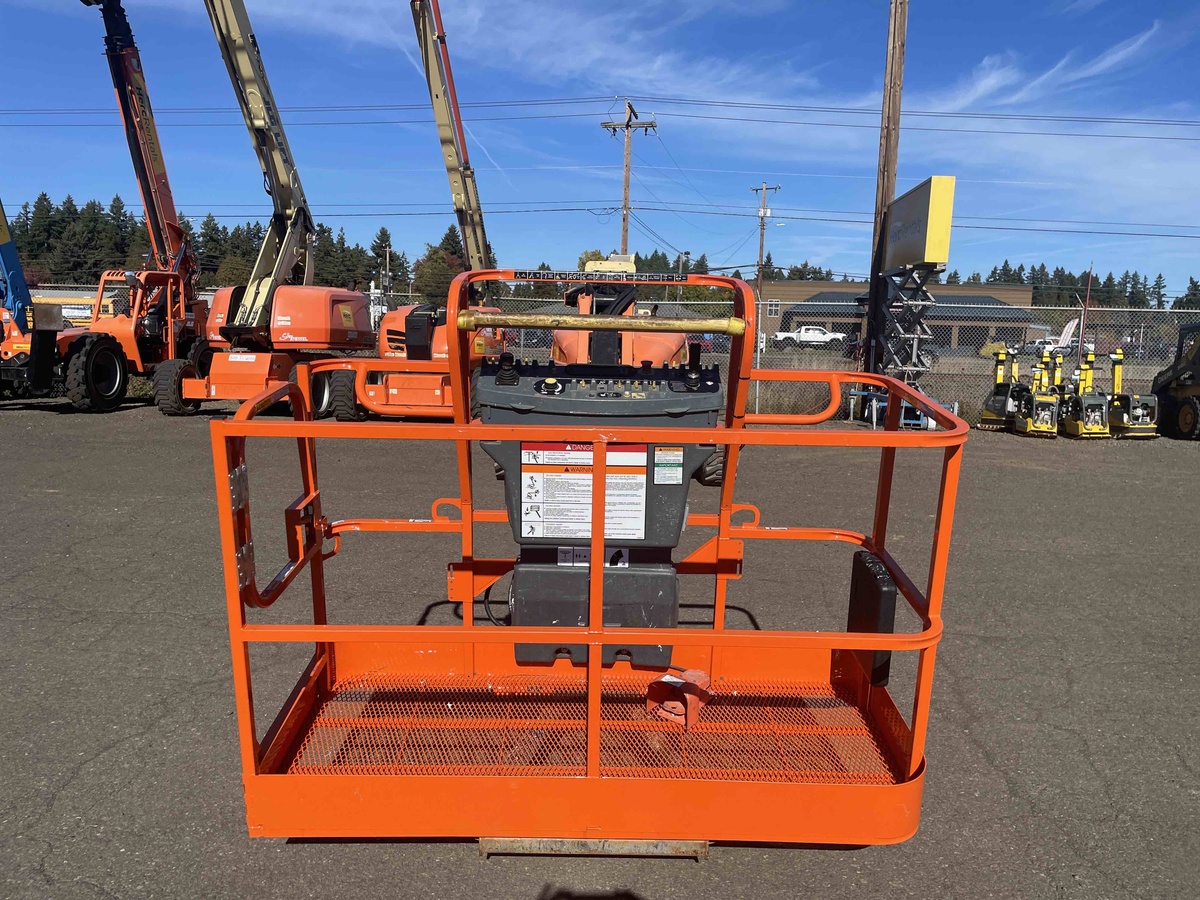 2018 JLG M600JP-6