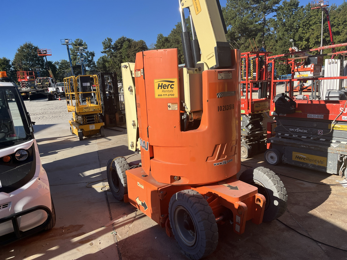 2017 JLG E300AJ-2