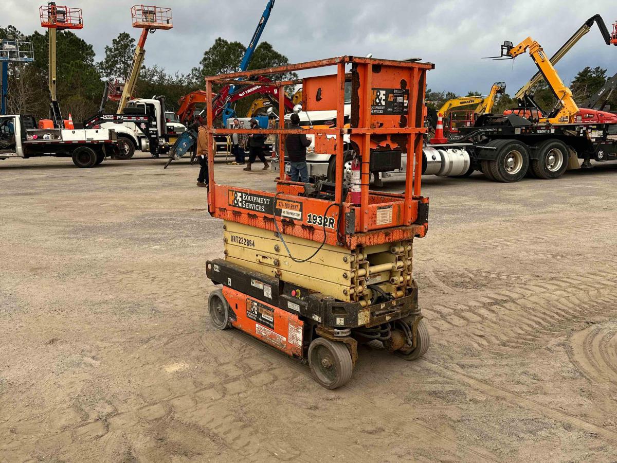 2017 JLG 1932R