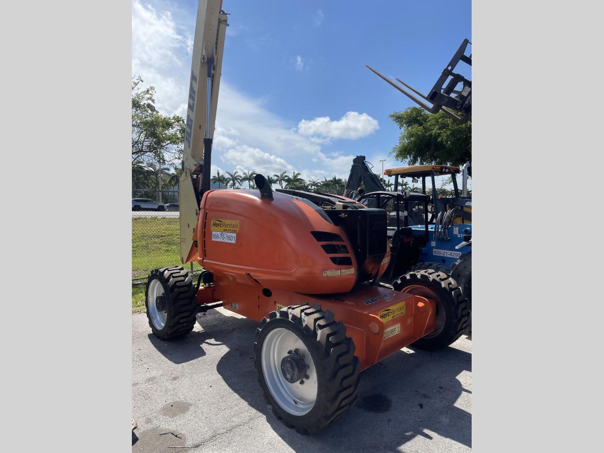 2016 JLG 600AJ