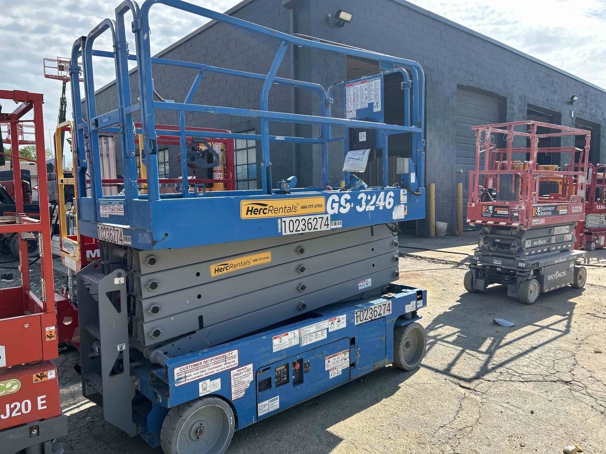 2018 Genie GS-3246