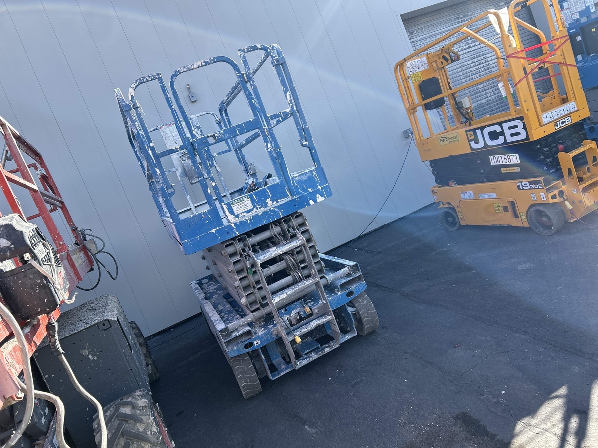 2017 Genie GS-3246-2