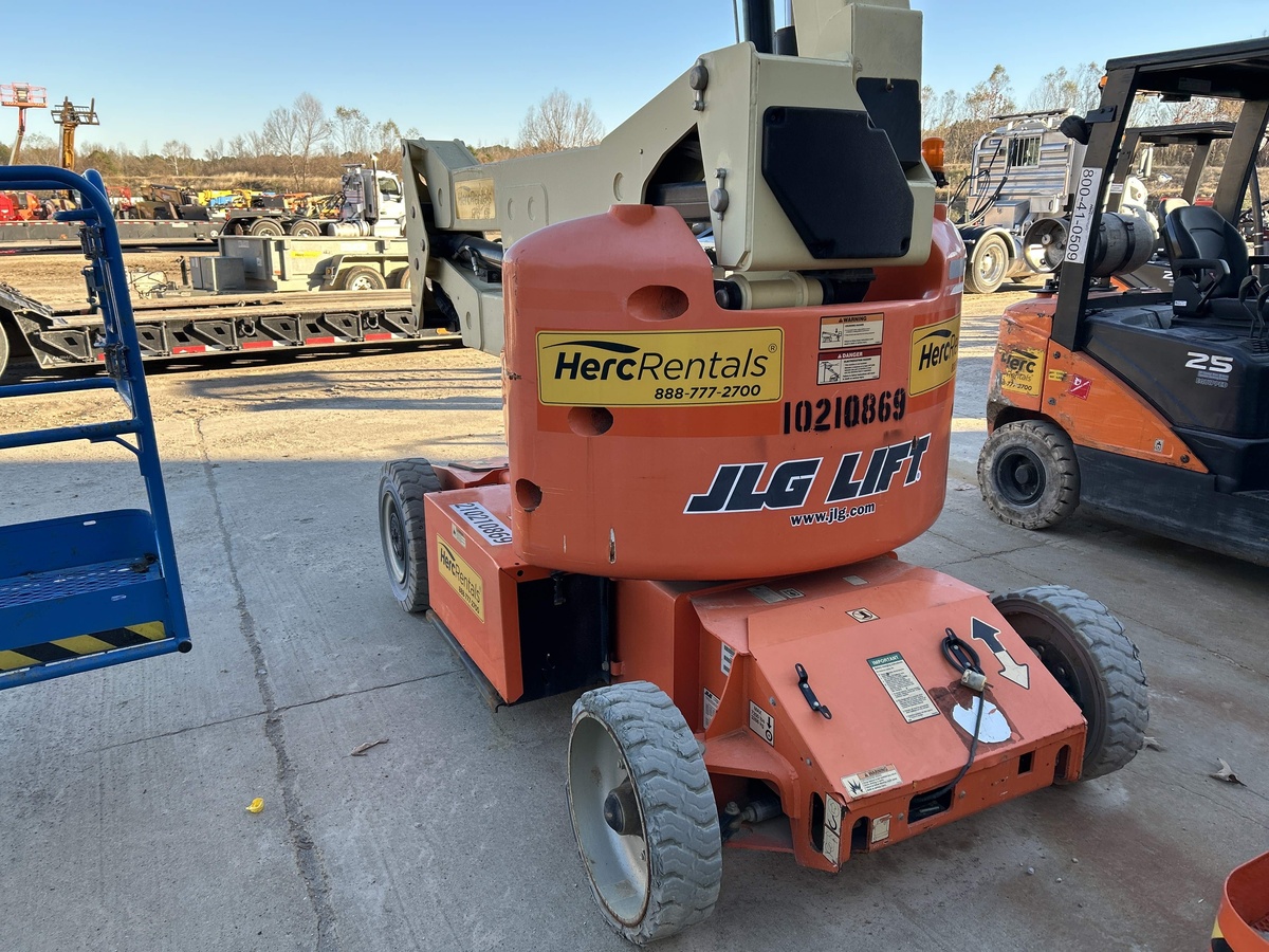 2017 JLG E400AJPN-4