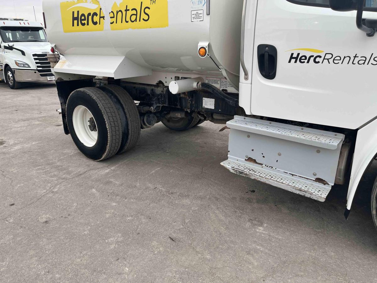 2018 Freightliner M2106