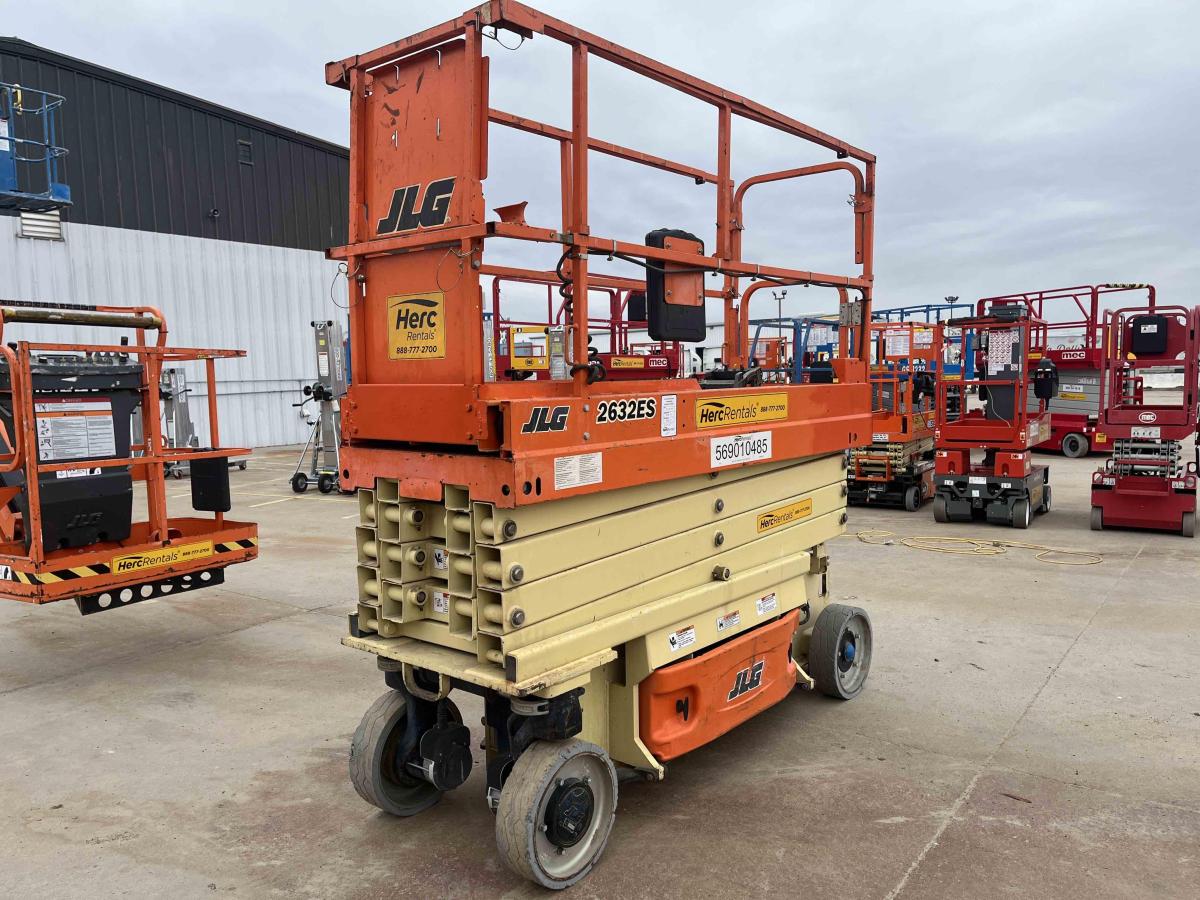 2017 JLG 2632ES