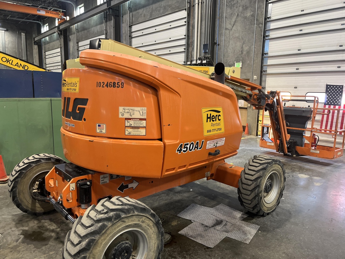 2018 JLG 450AJ