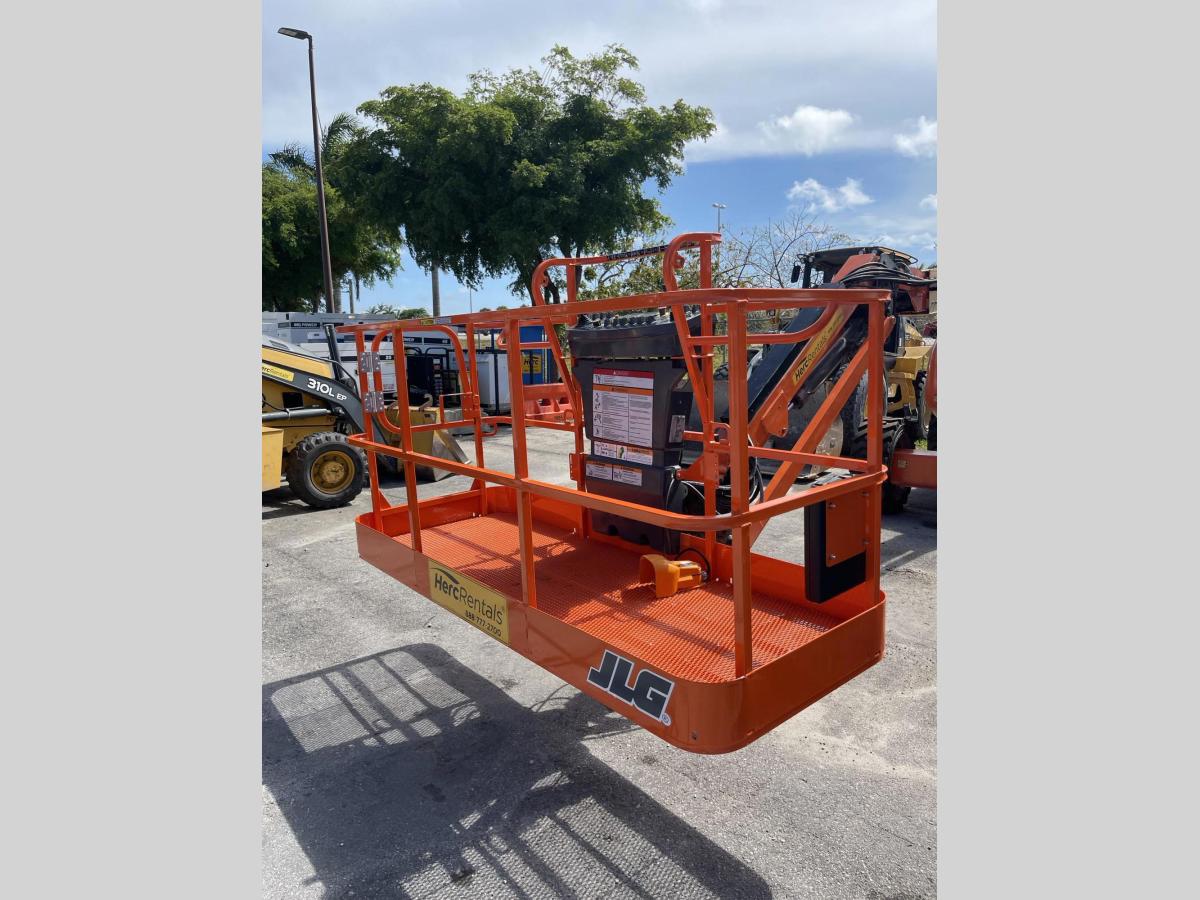 2016 JLG 600AJ