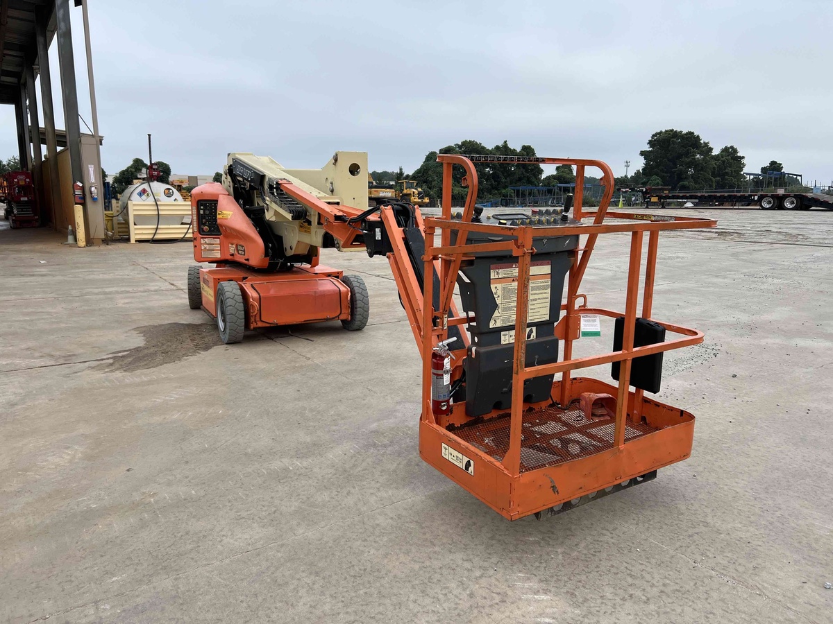 2016 JLG E400AJPN-2