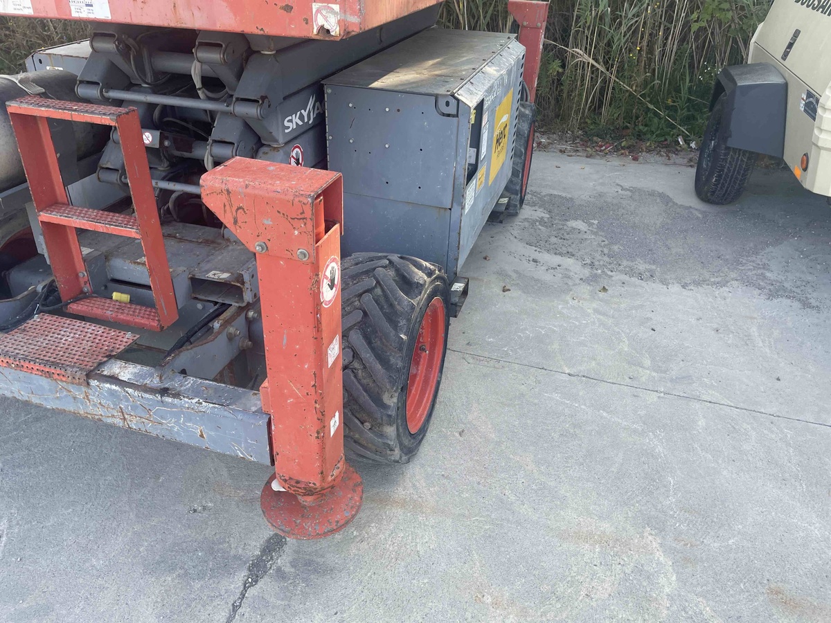 2015 Skyjack SJ-6832RT-6