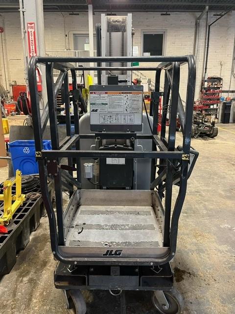 2017 JLG 20MVL
