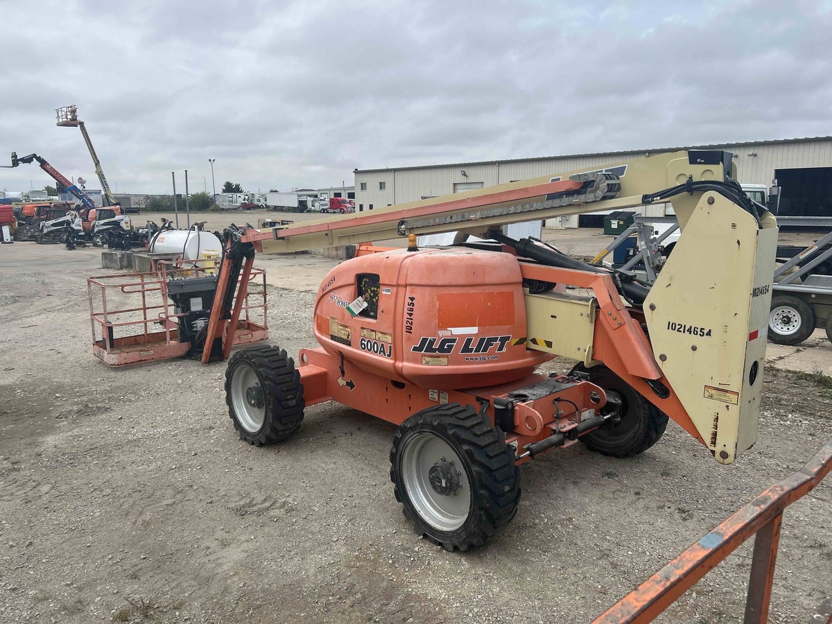2017 JLG 600AJ-1
