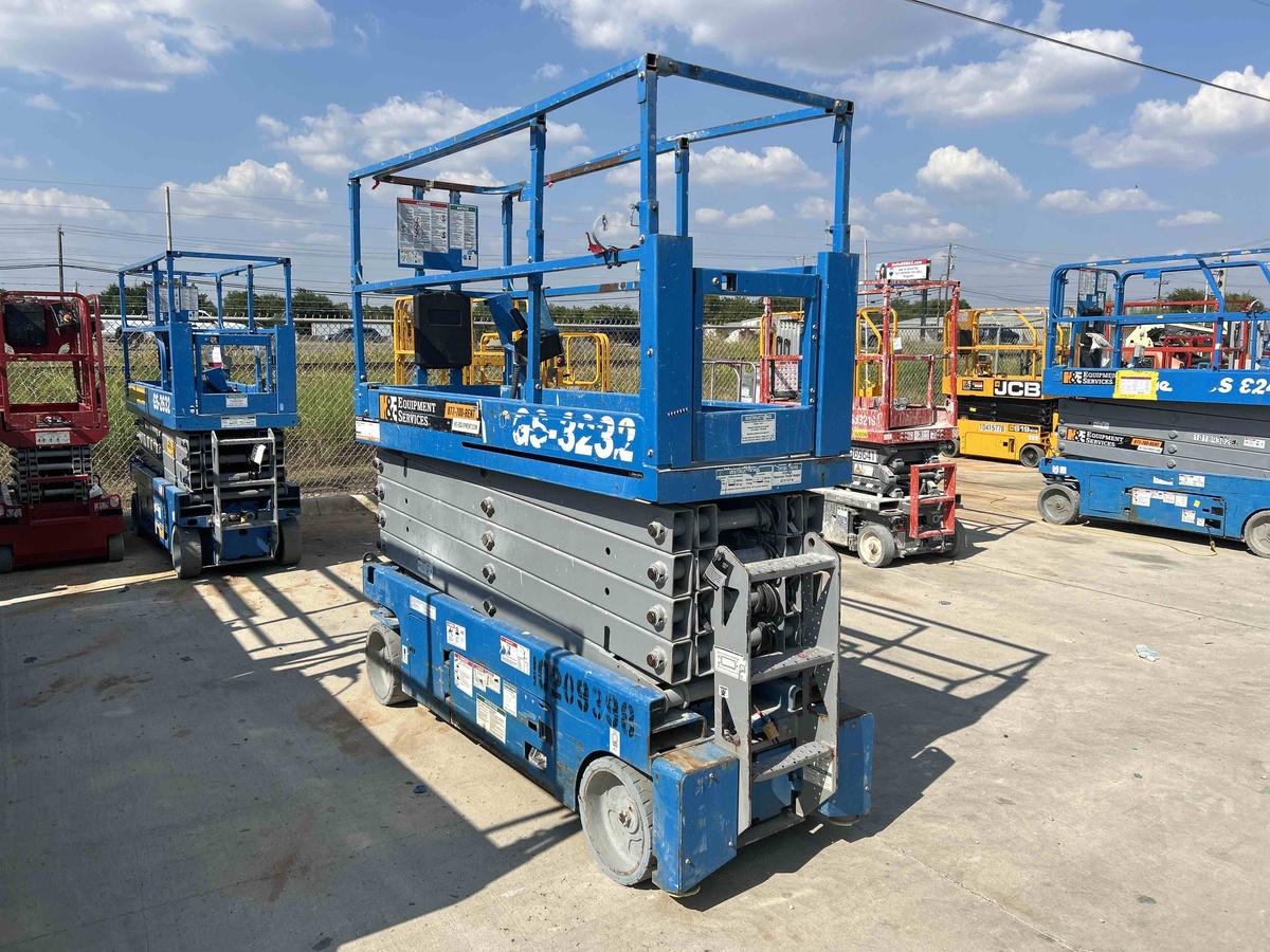 2017 Genie GS-3232-10