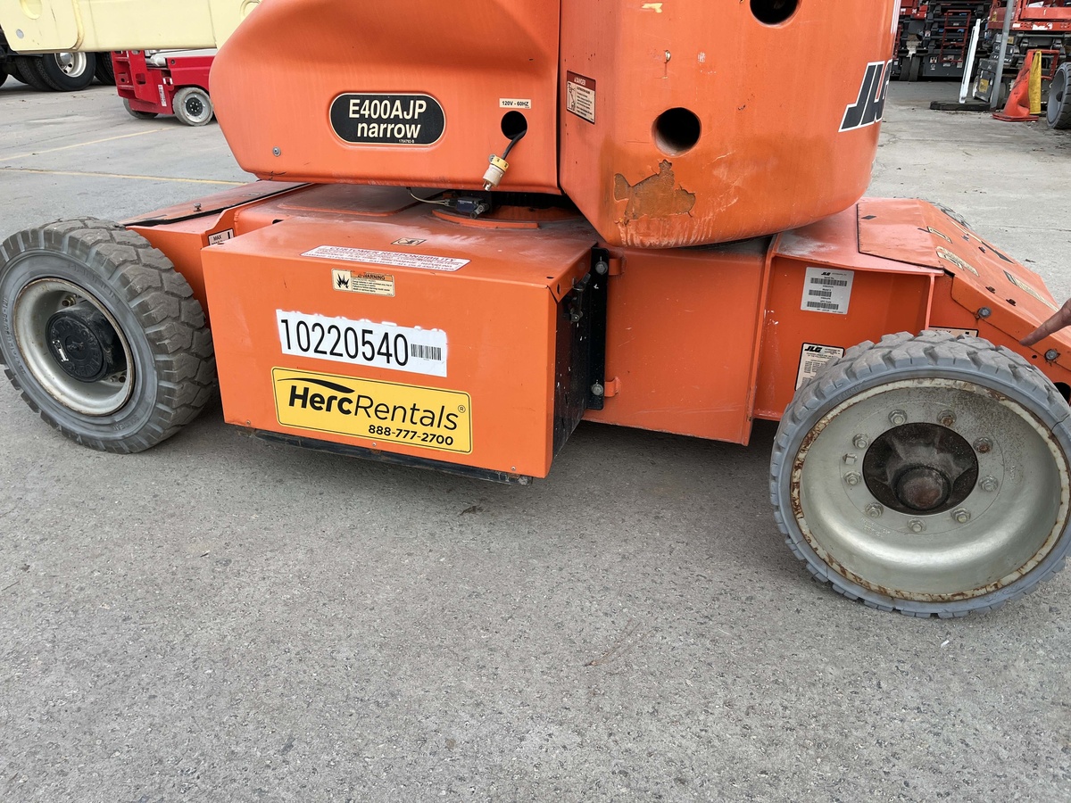 2017 JLG E400AJPN-11
