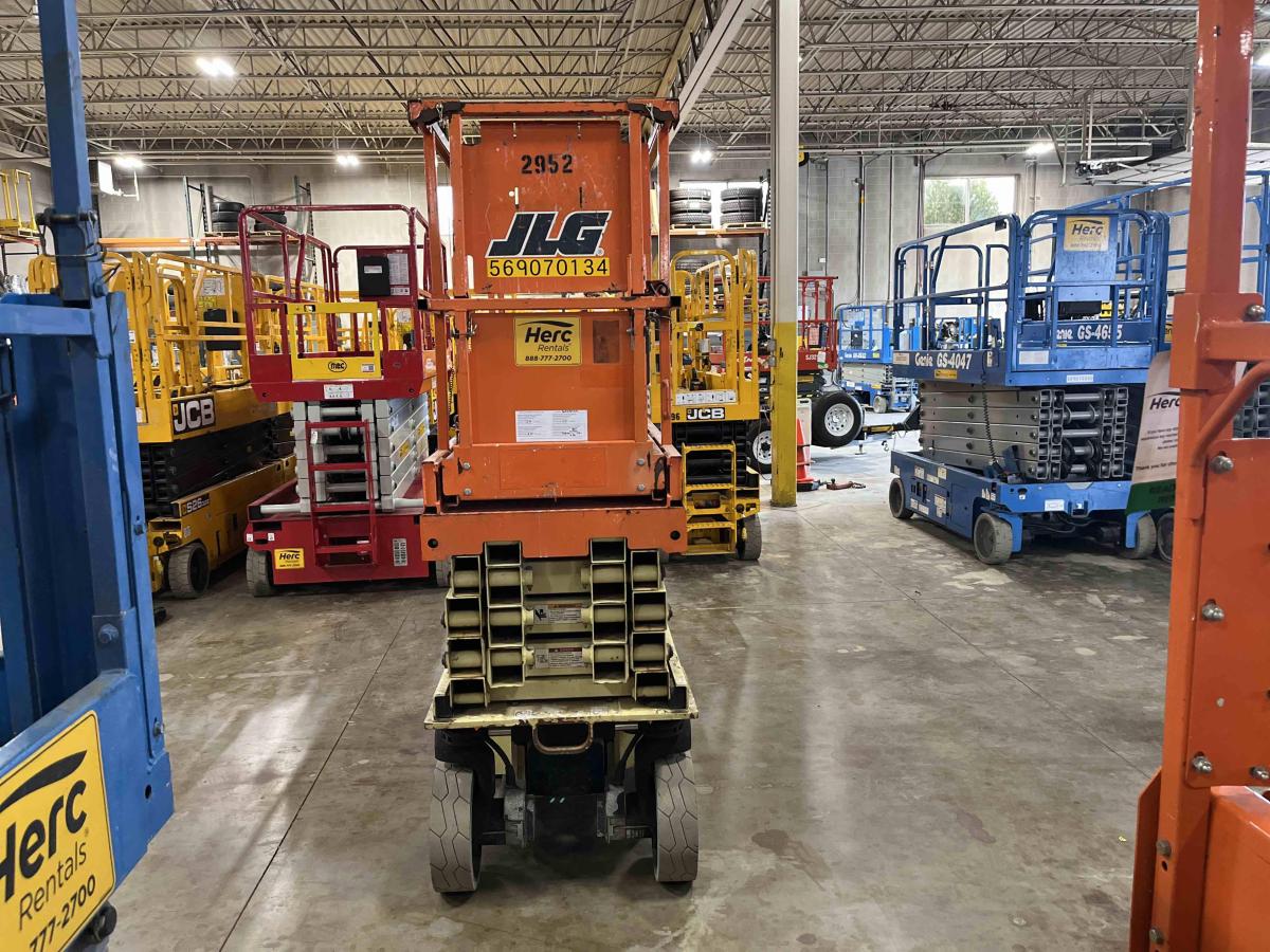 2017 JLG 2632ES