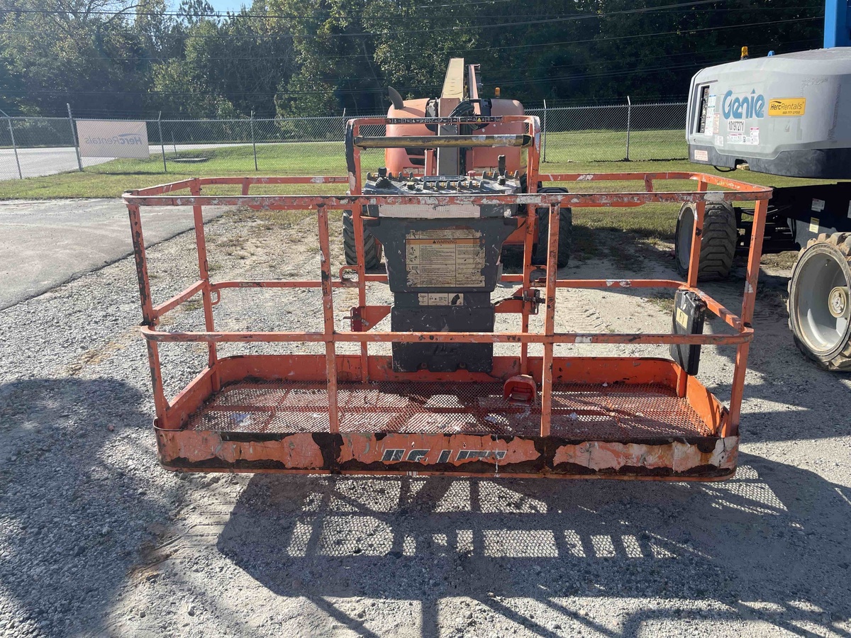 2017 JLG 600AJ-3