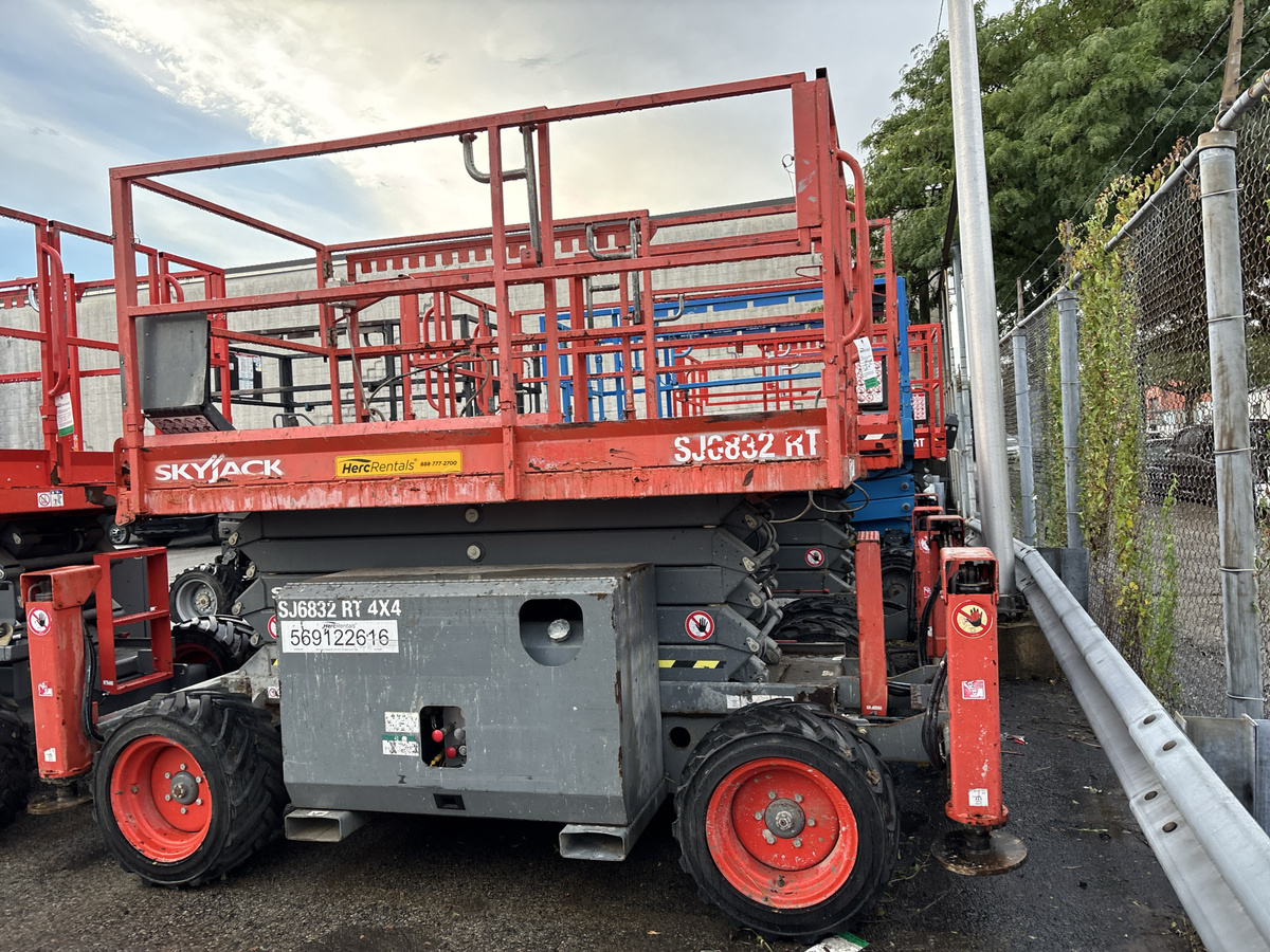 2019 Skyjack SJ-6832RT-2