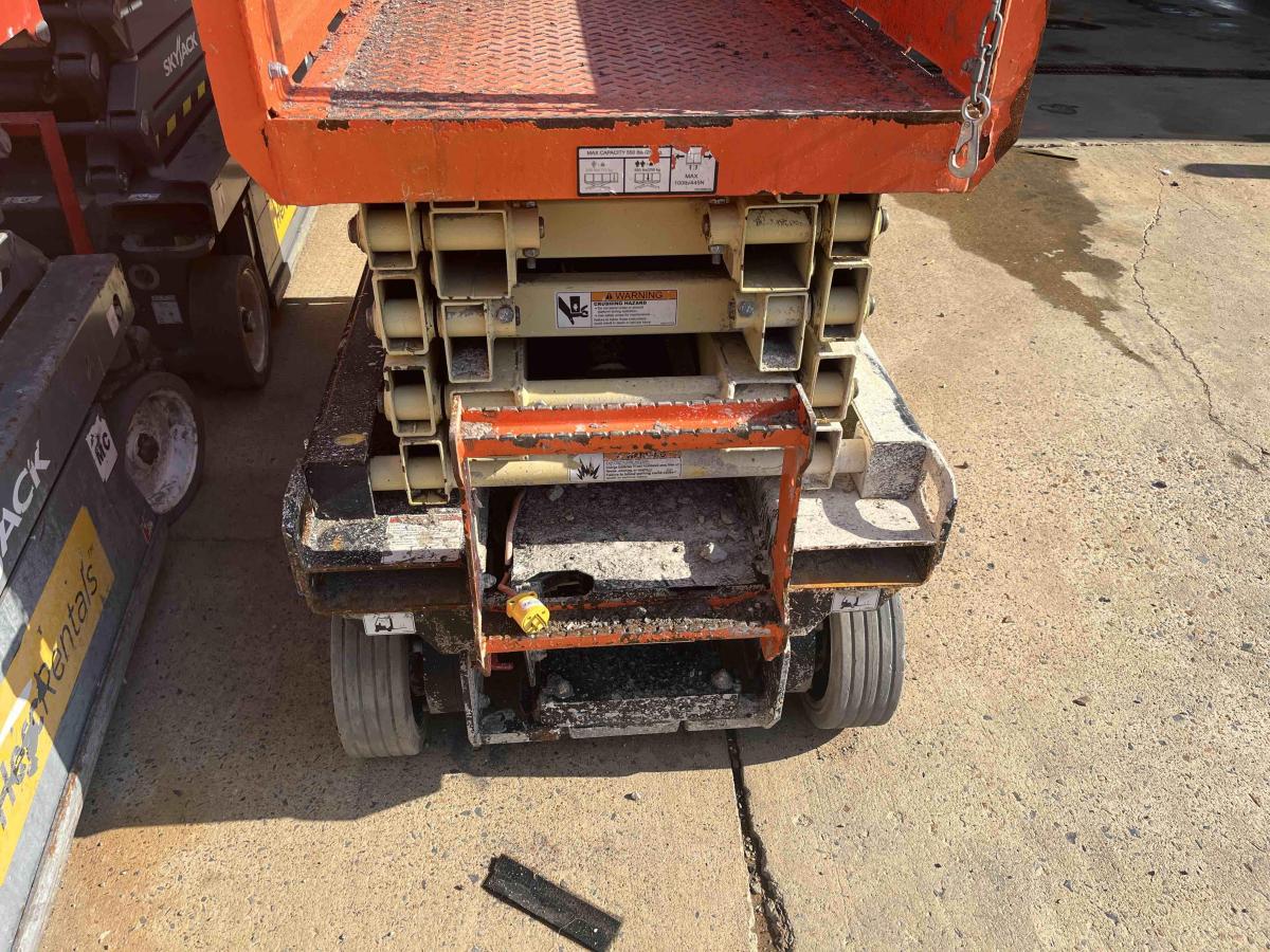 2018 JLG 1932R