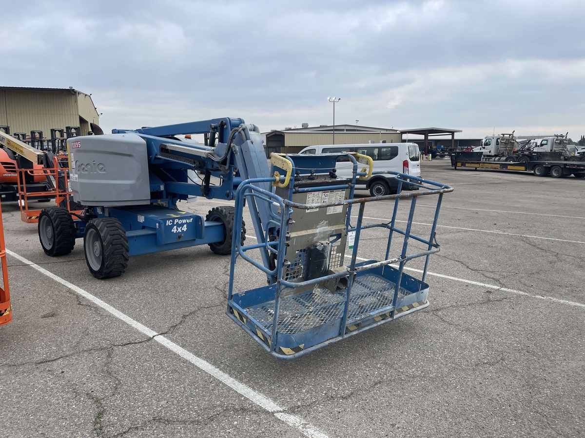 2018 Genie Z-45/25J RT