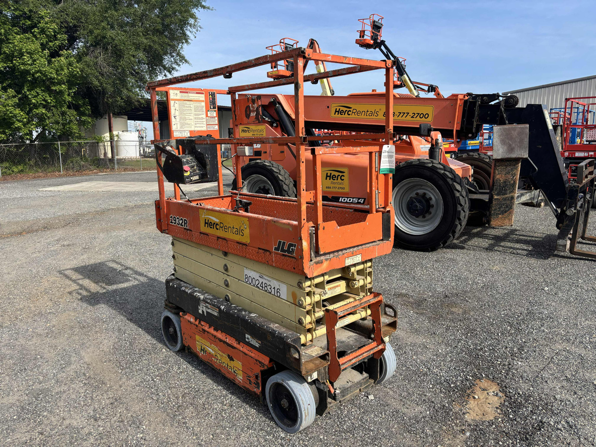 2019 JLG 1932R-2