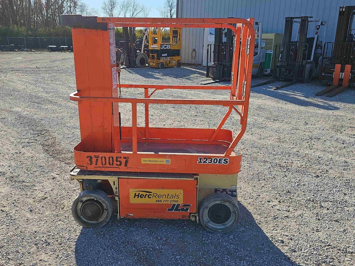 2017 JLG 1230ES