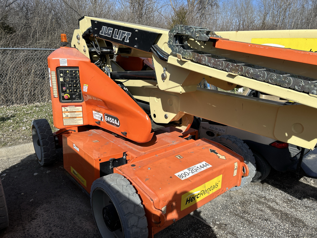 2018 JLG E450AJ-2