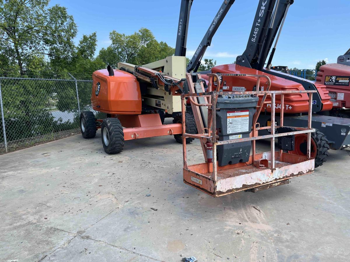 2016 JLG 450AJ
