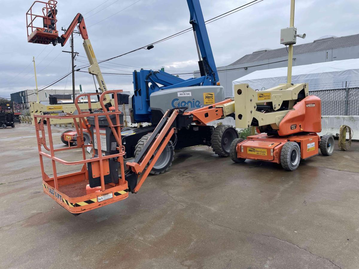 2017 JLG E400AJPN